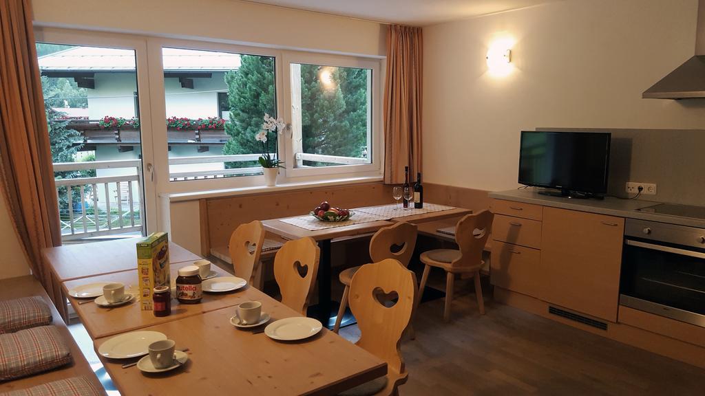 Haus Anna Hotell Längenfeld Exteriör bild